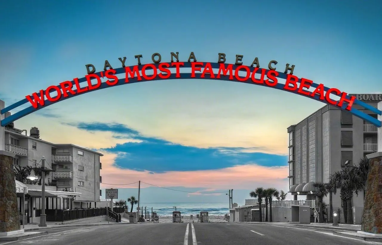 Turquoise Beach Retreat With Amazing Pools -King Bed Daytona Beach