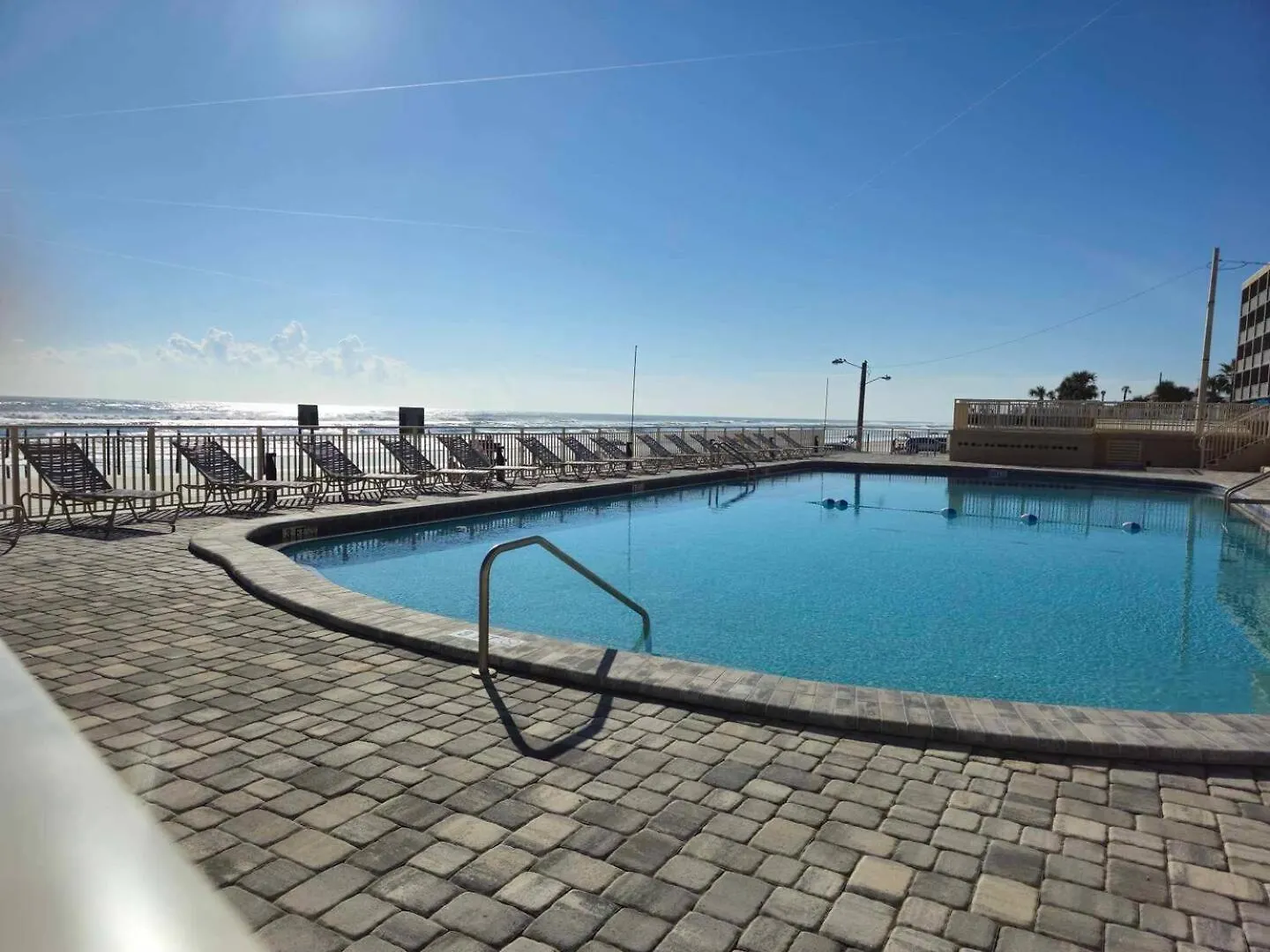 Aparthotel Turquoise Beach Retreat With Amazing Pools -King Bed Daytona Beach