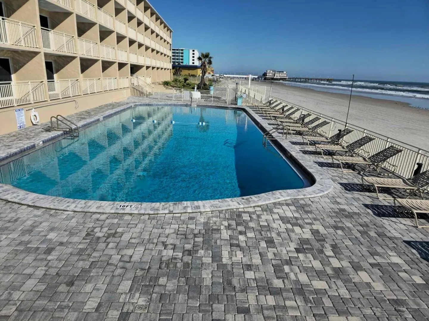 Turquoise Beach Retreat With Amazing Pools -King Bed Daytona Beach 0*,