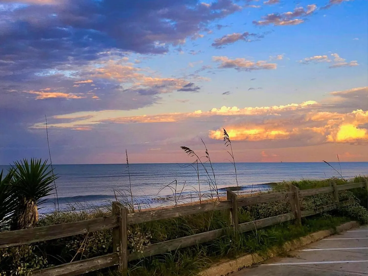 Turquoise Beach Retreat With Amazing Pools -King Bed Daytona Beach